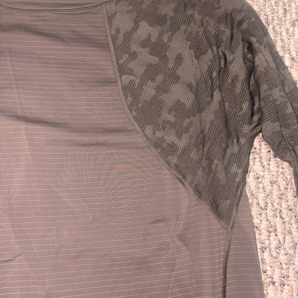 Lululemon Athletica Long Sleeve Top - Picture 6 of 9